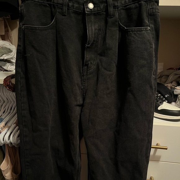 Pretty Little Thing Black Mom Jeans - Picture 1 of 6